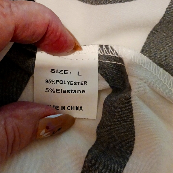 Bold print sleeveless dress - Picture 5 of 8